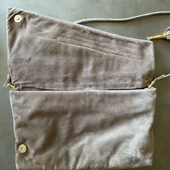 EUC Vintage Colini Suede Clutch with Removable Shoulder Strap, Tassel, Taupe - Picture 5 of 11